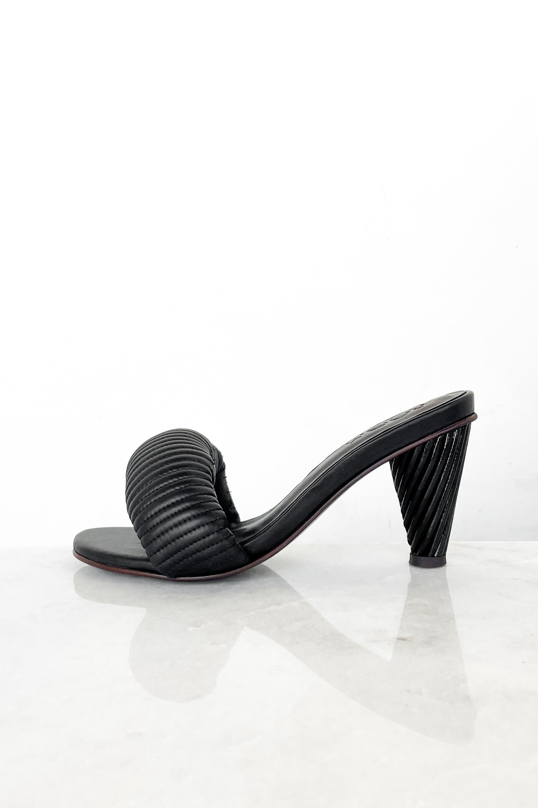 Settee Heel