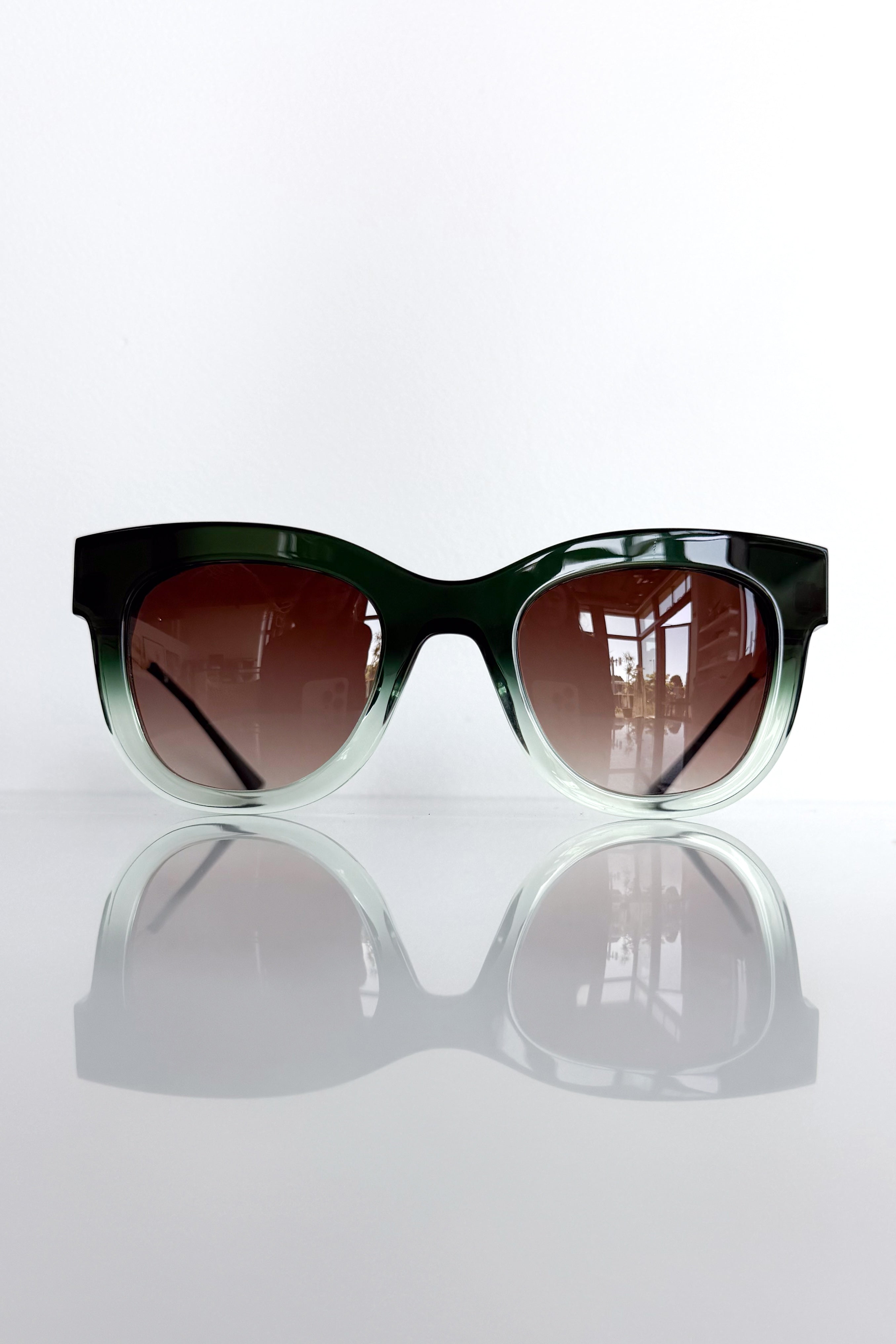 skygrayです Sexxxy Gradient Green Sunglasses – SUNROOM