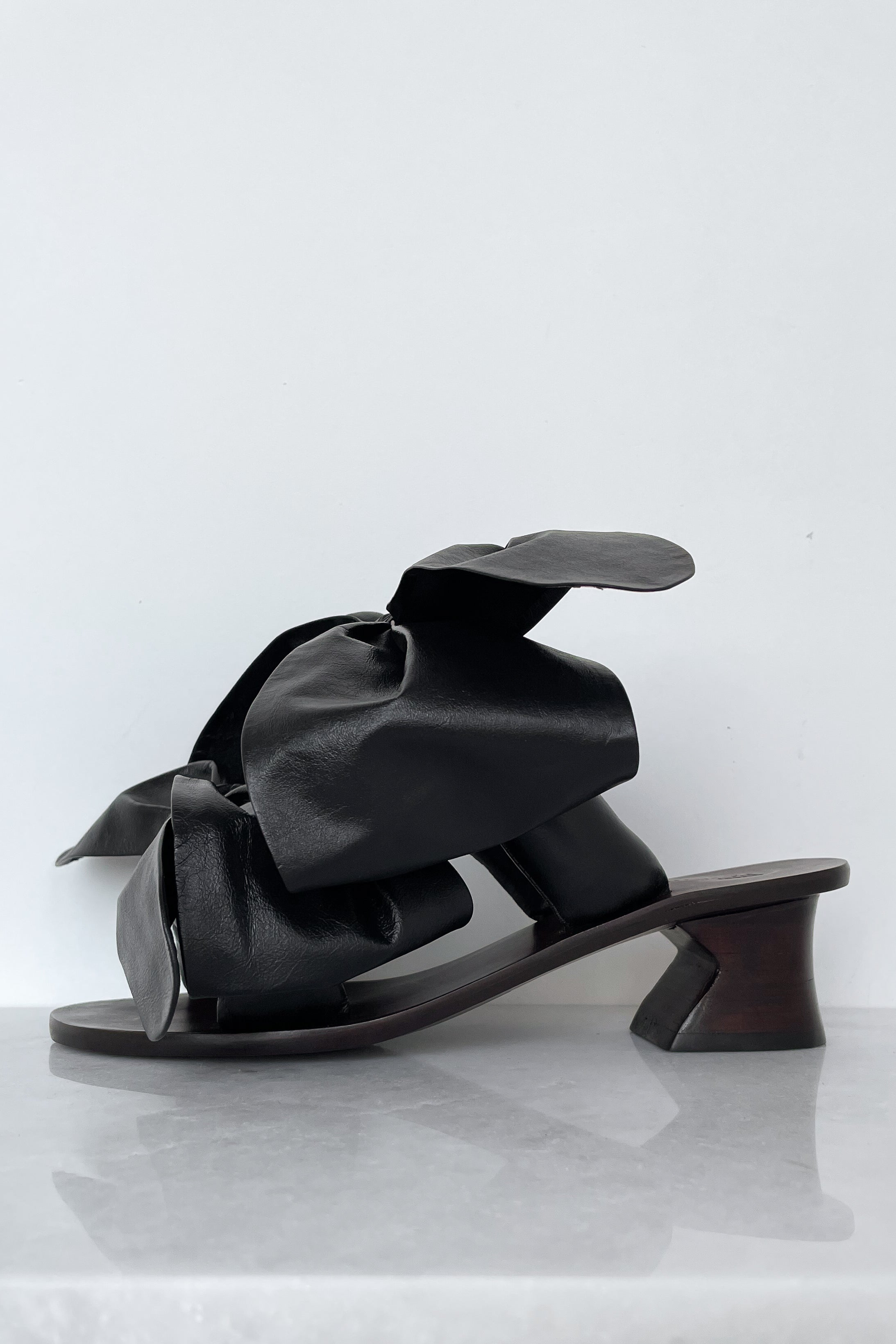 Pillow Bow Heel