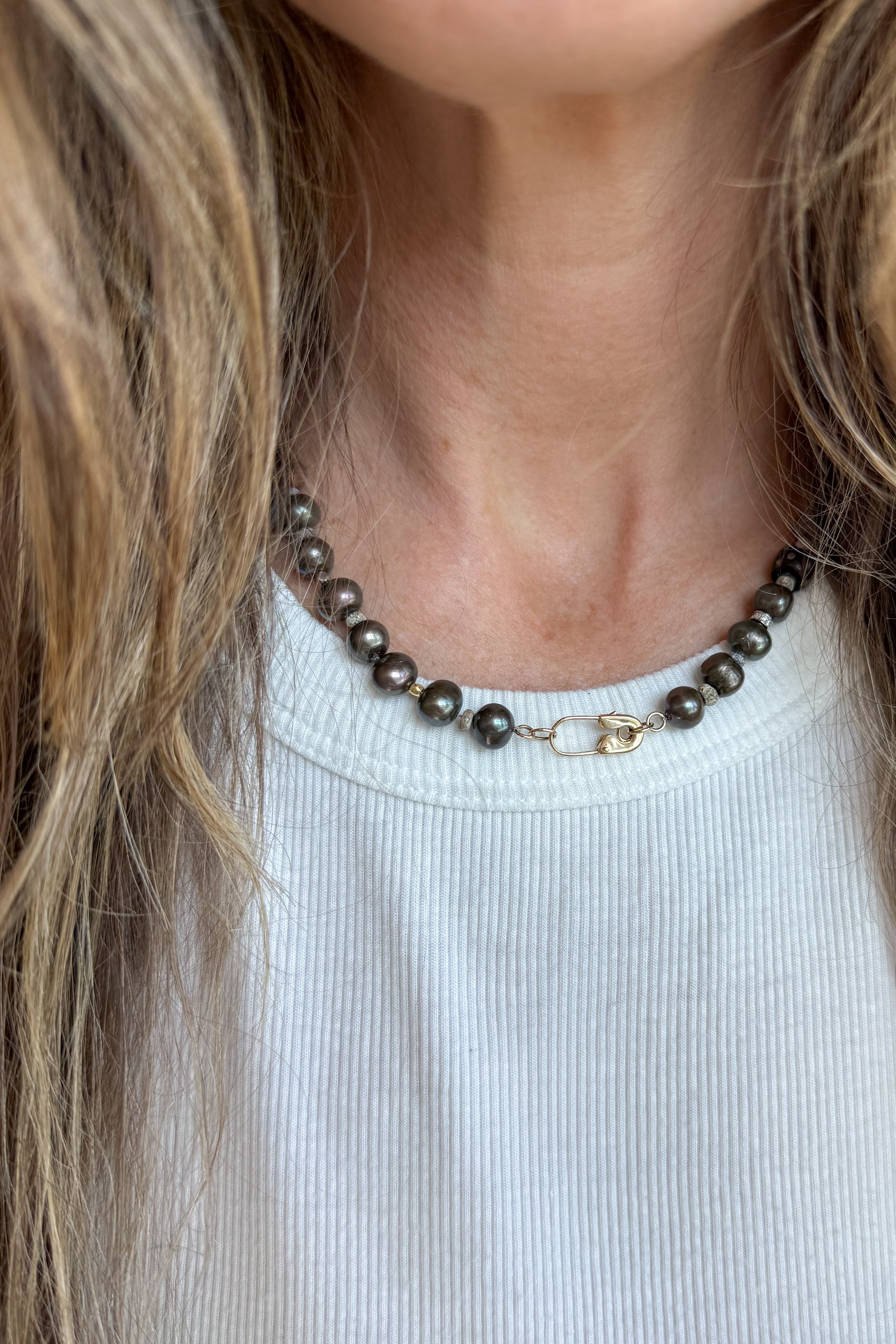 Metallic Nila Pearl Necklace