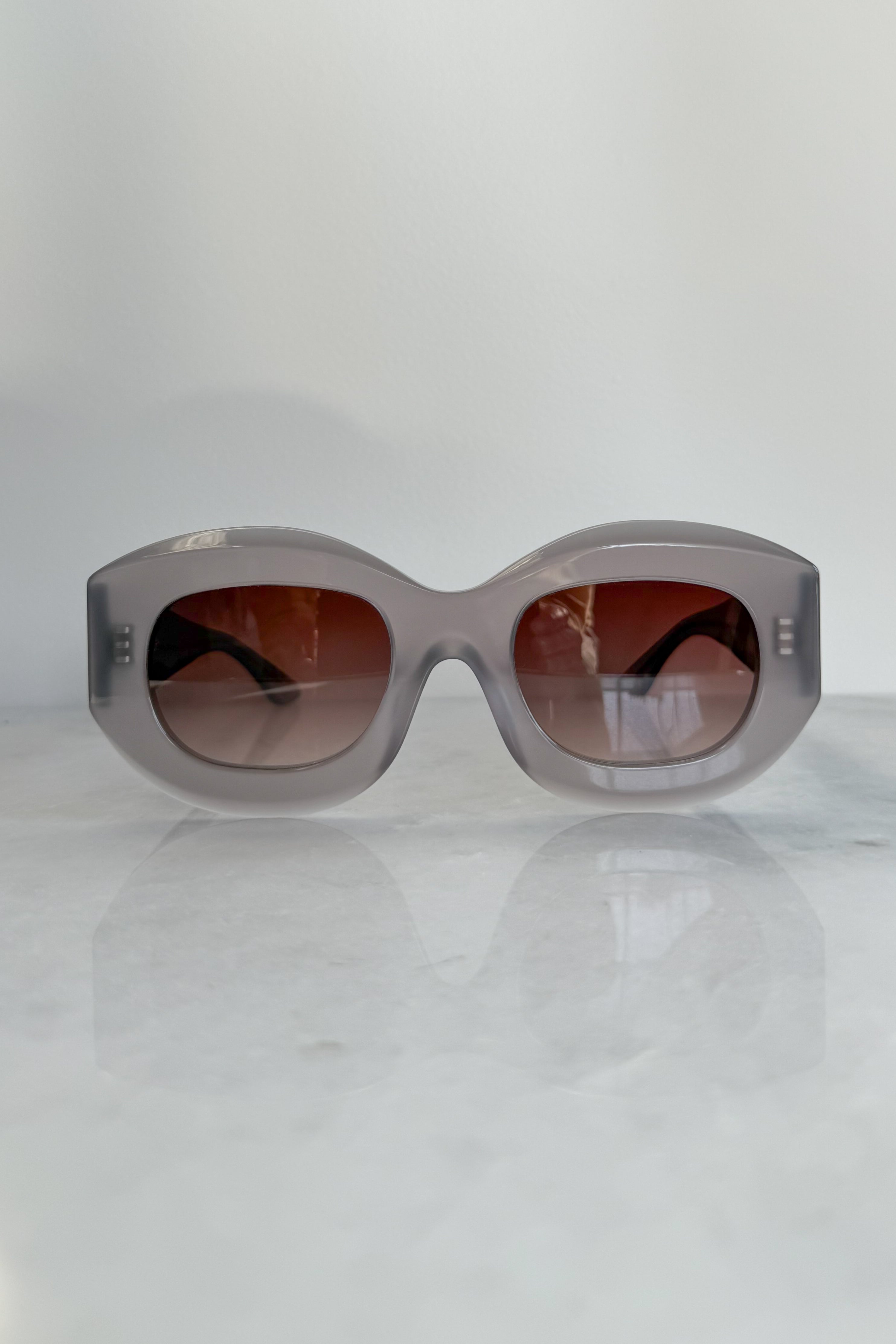Trophy Milky Smoke Sunglasses