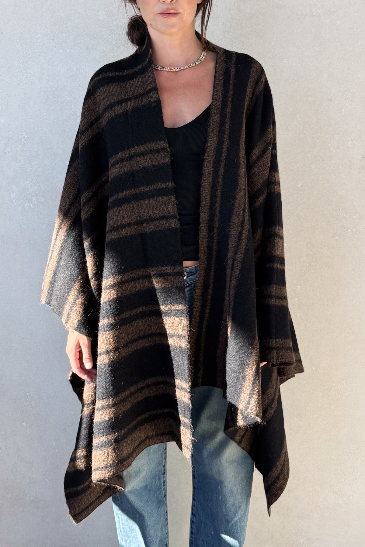 Banded Wrap Mantle