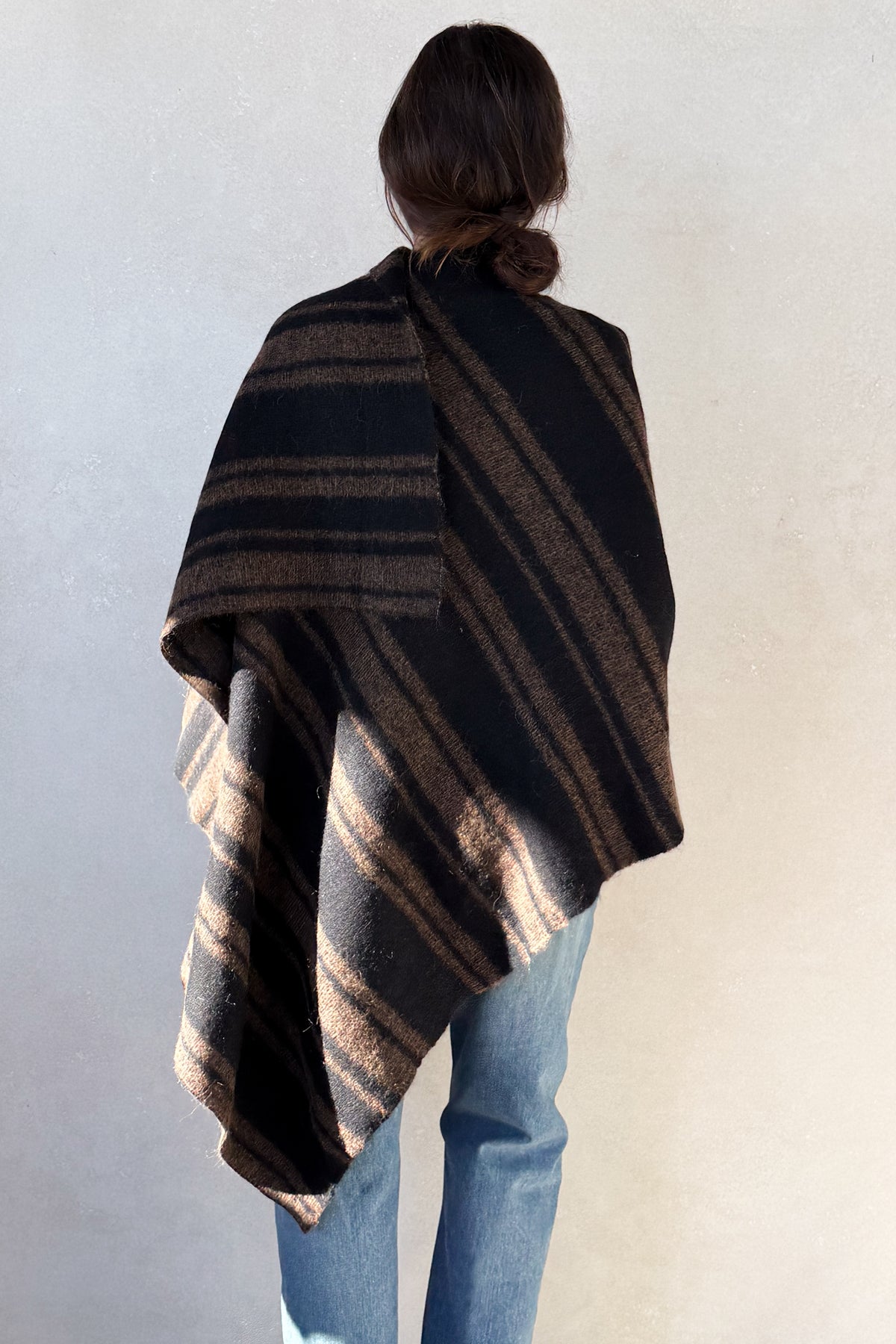 Banded Wrap Mantle