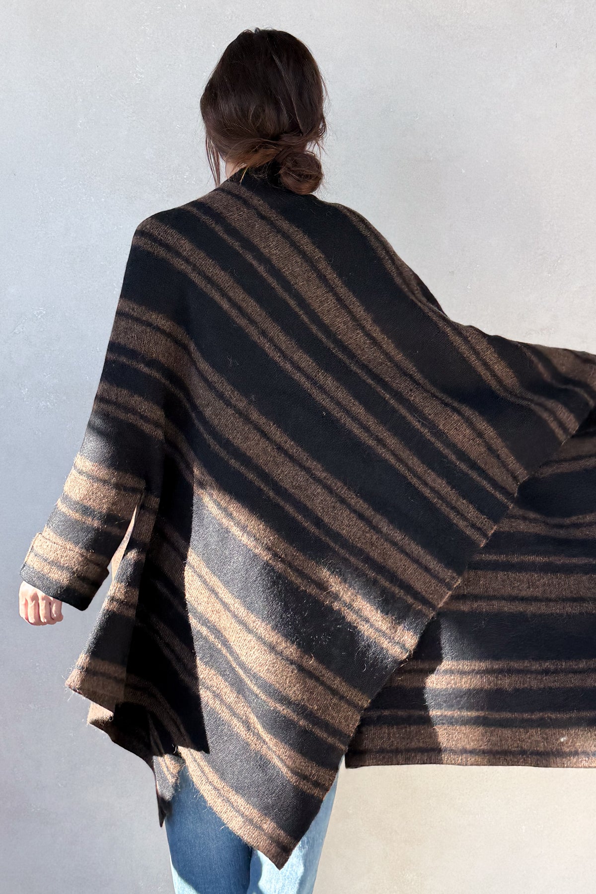 Banded Wrap Mantle