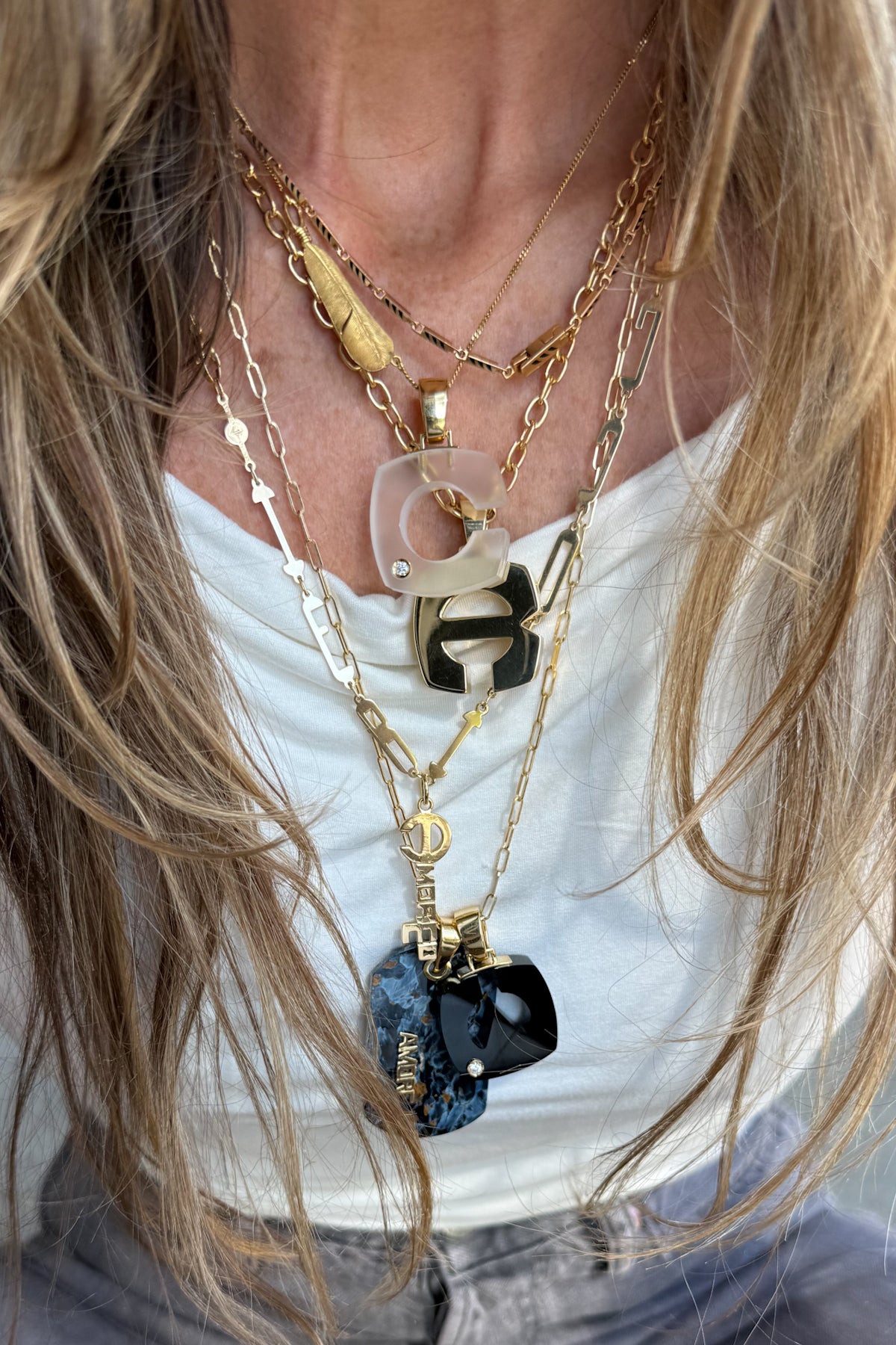 Onyx Splendente "W" Initial Pendant