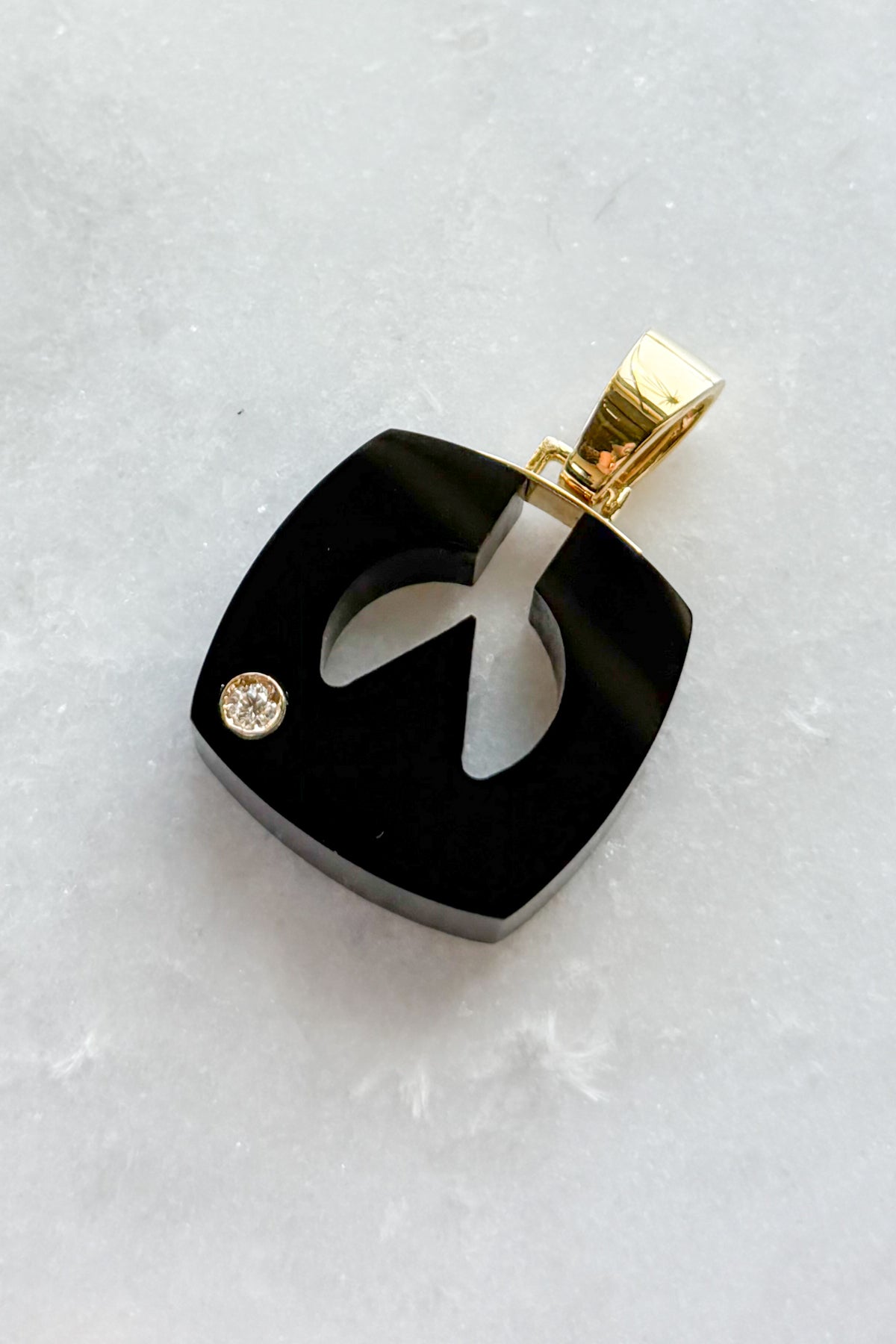 Onyx Splendente "W" Initial Pendant