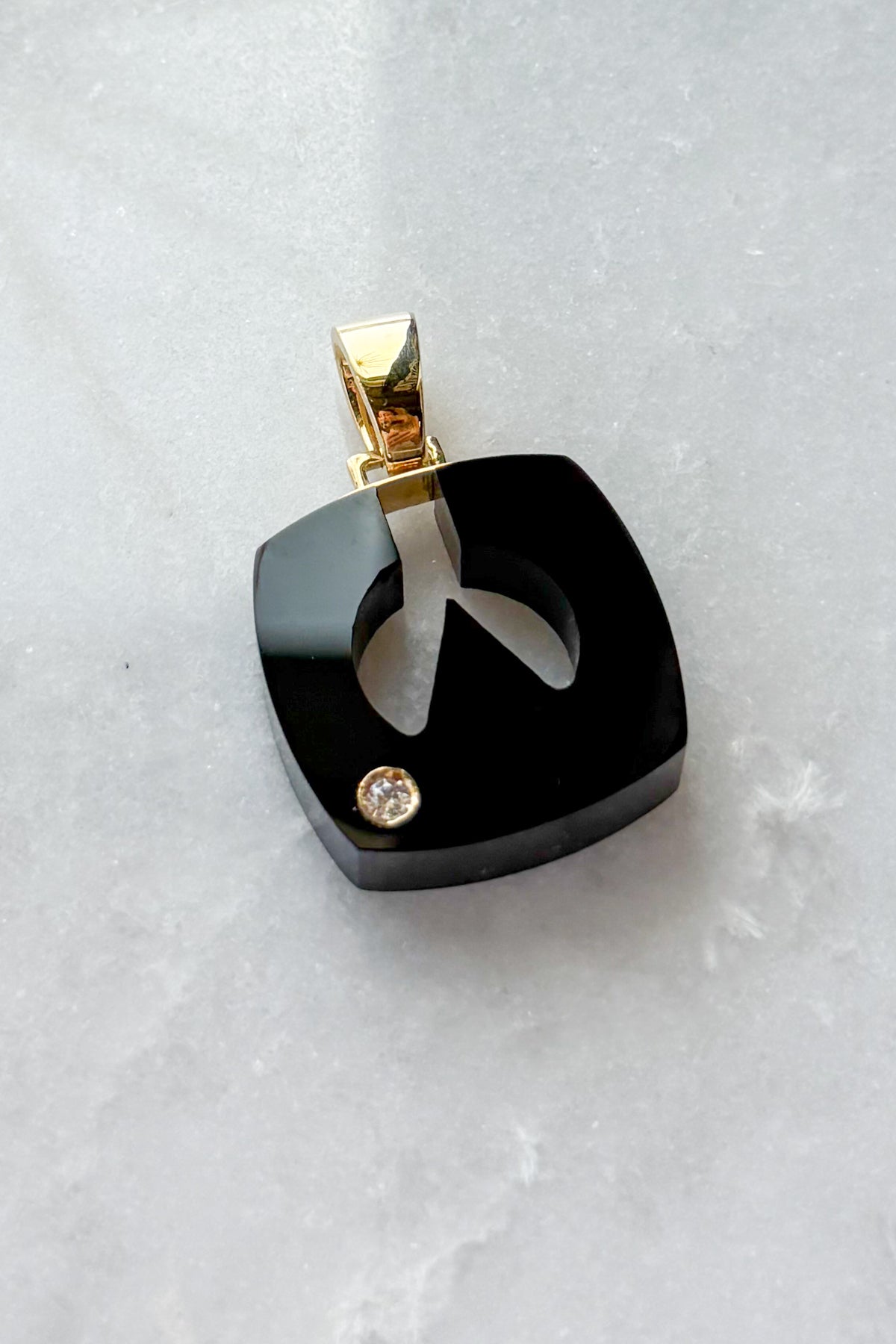 Onyx Splendente "W" Initial Pendant