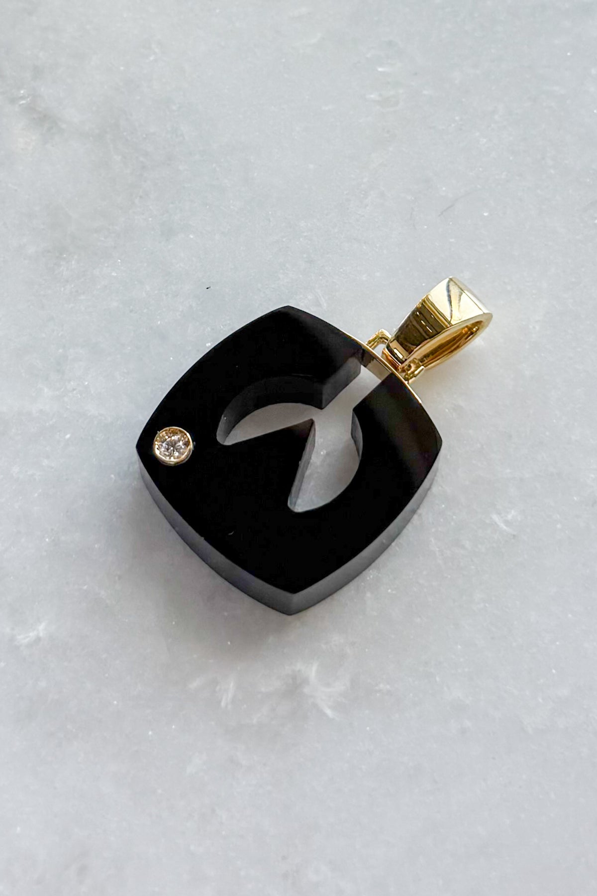 Onyx Splendente "W" Initial Pendant