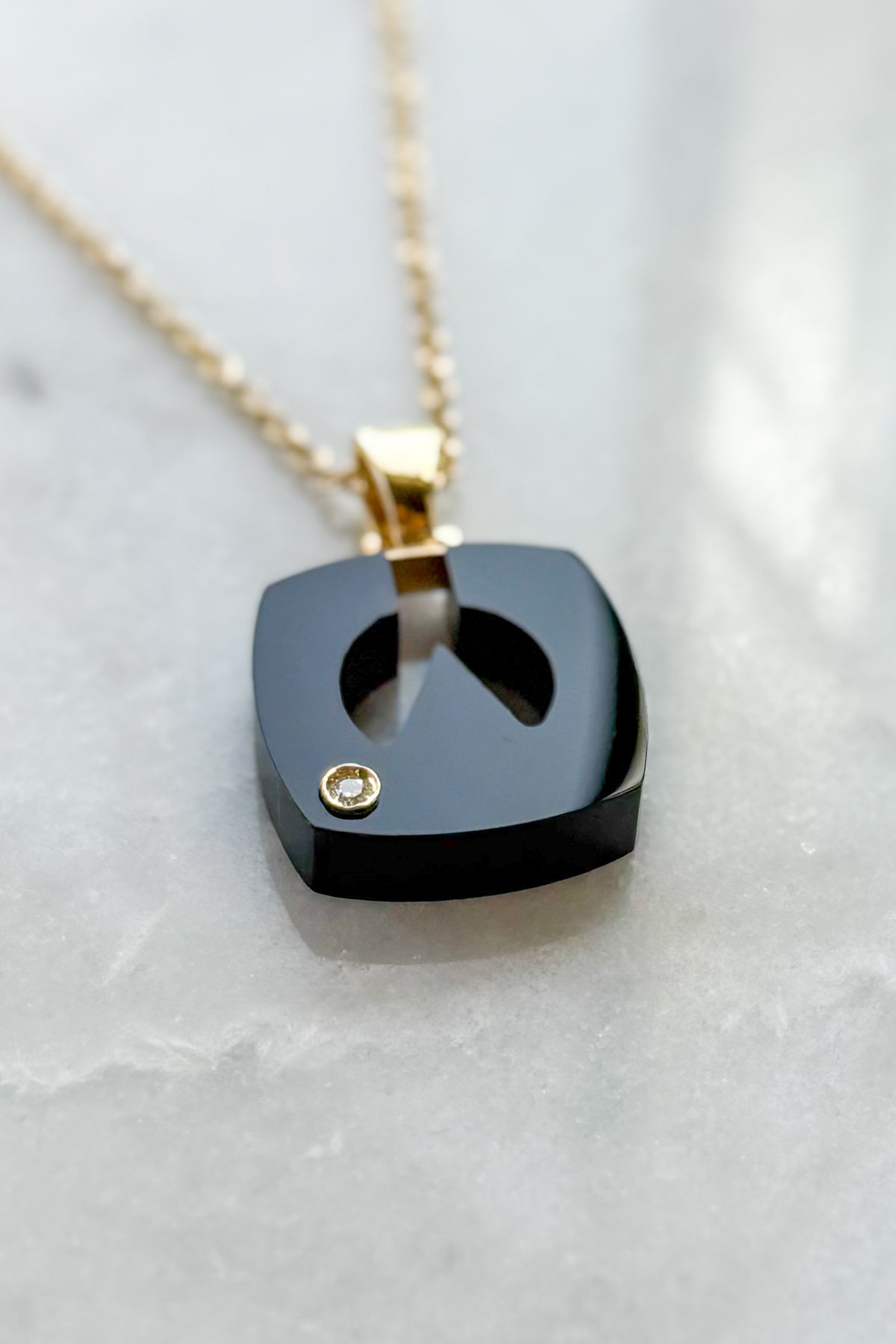 Onyx Splendente "W" Initial Pendant