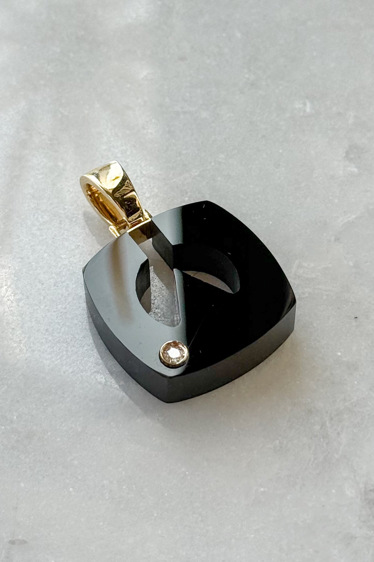 Onyx Splendente "W" Initial Pendant