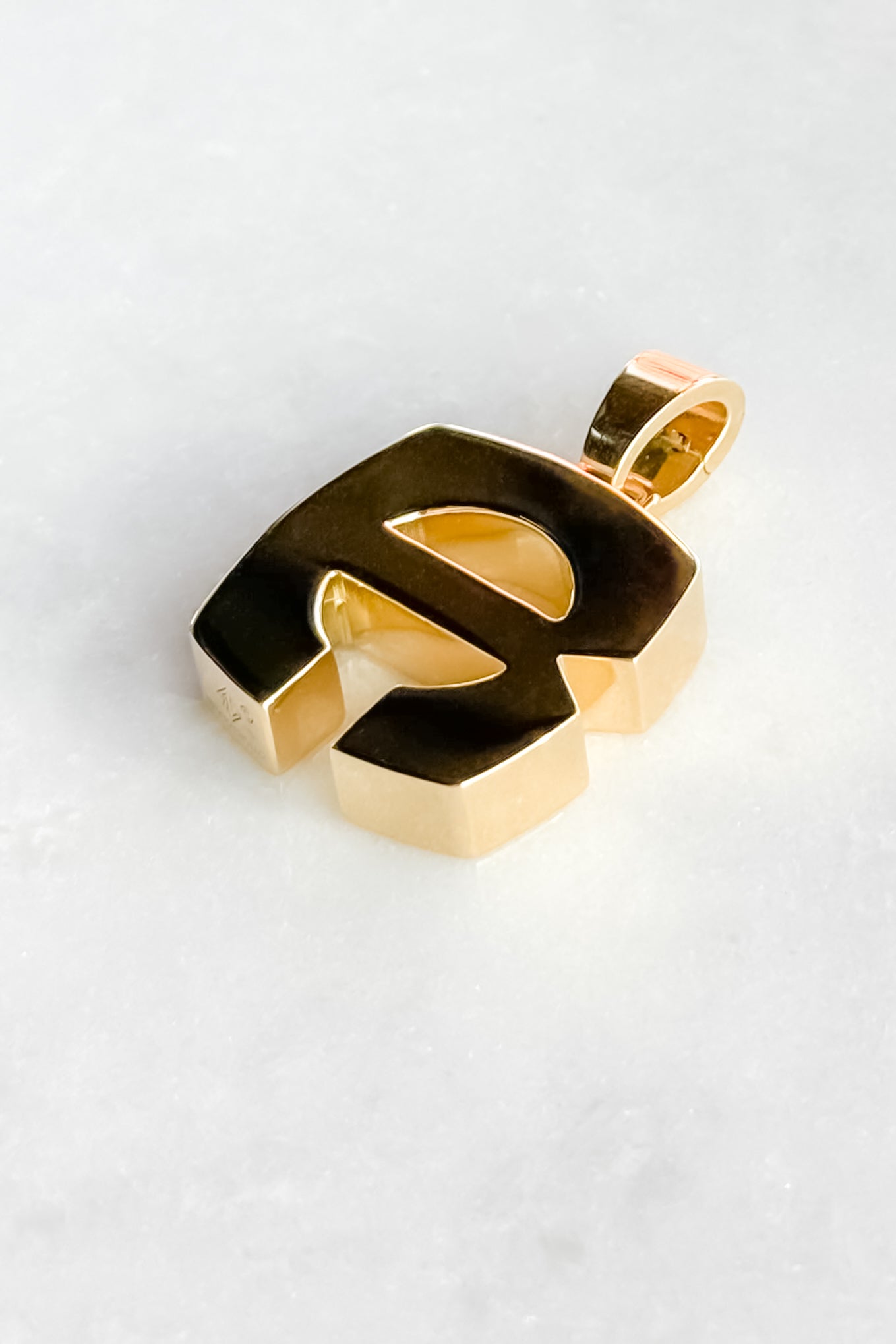 Gold Splendente "R" Initial Pendant