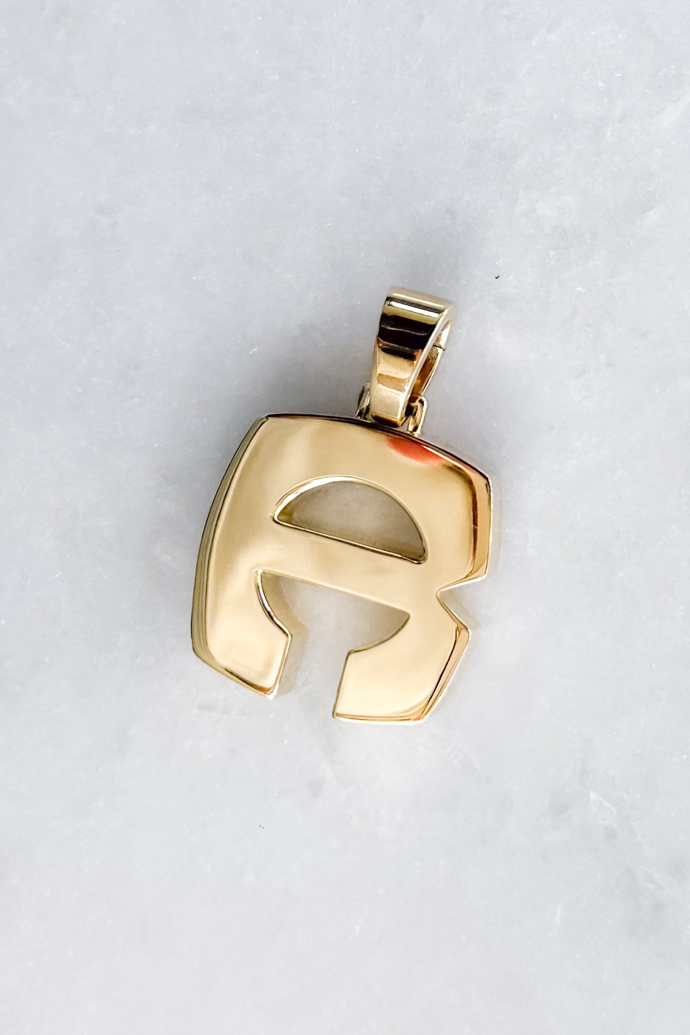Gold Splendente "R" Initial Pendant
