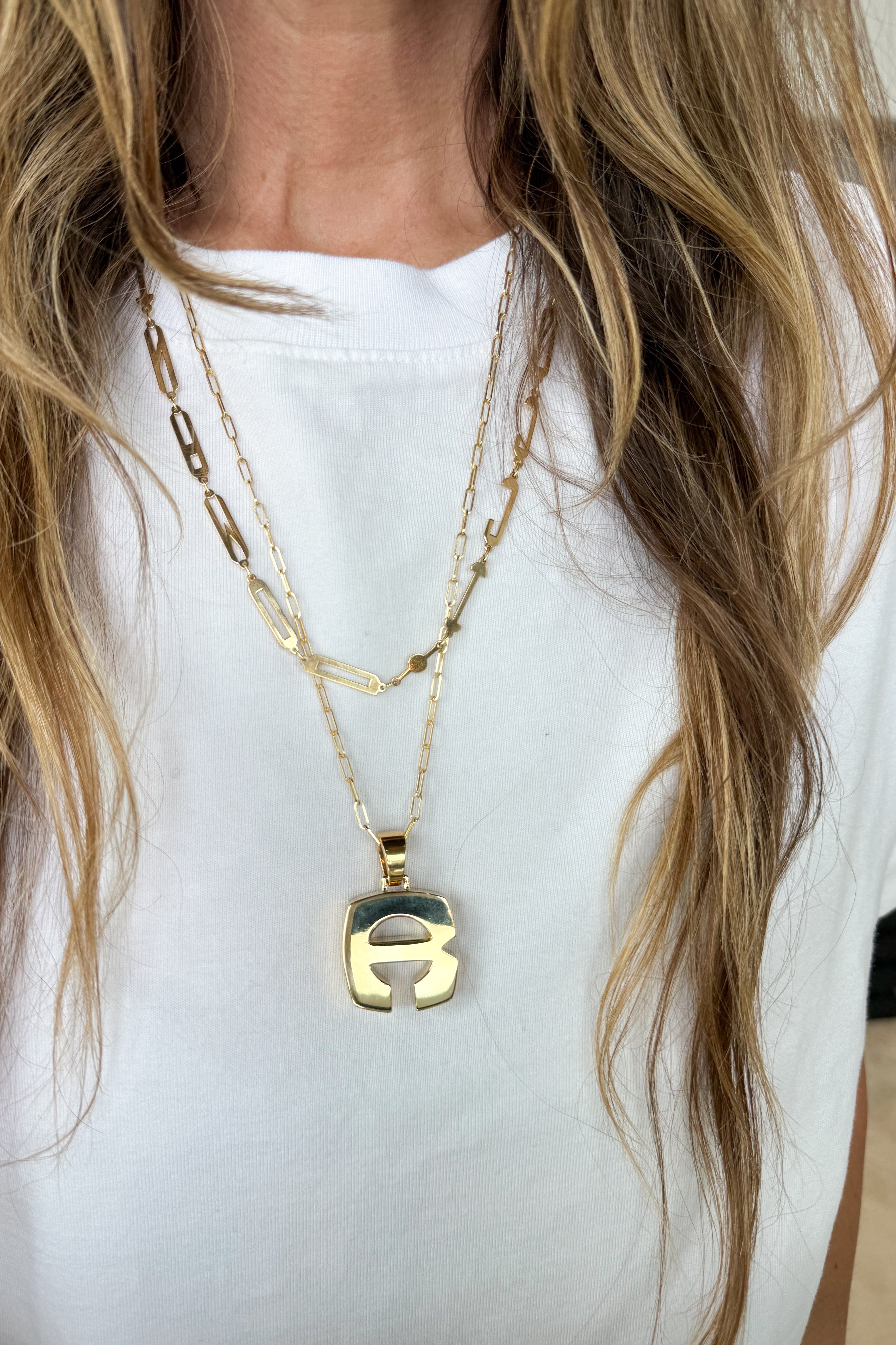 Gold Splendente "R" Initial Pendant