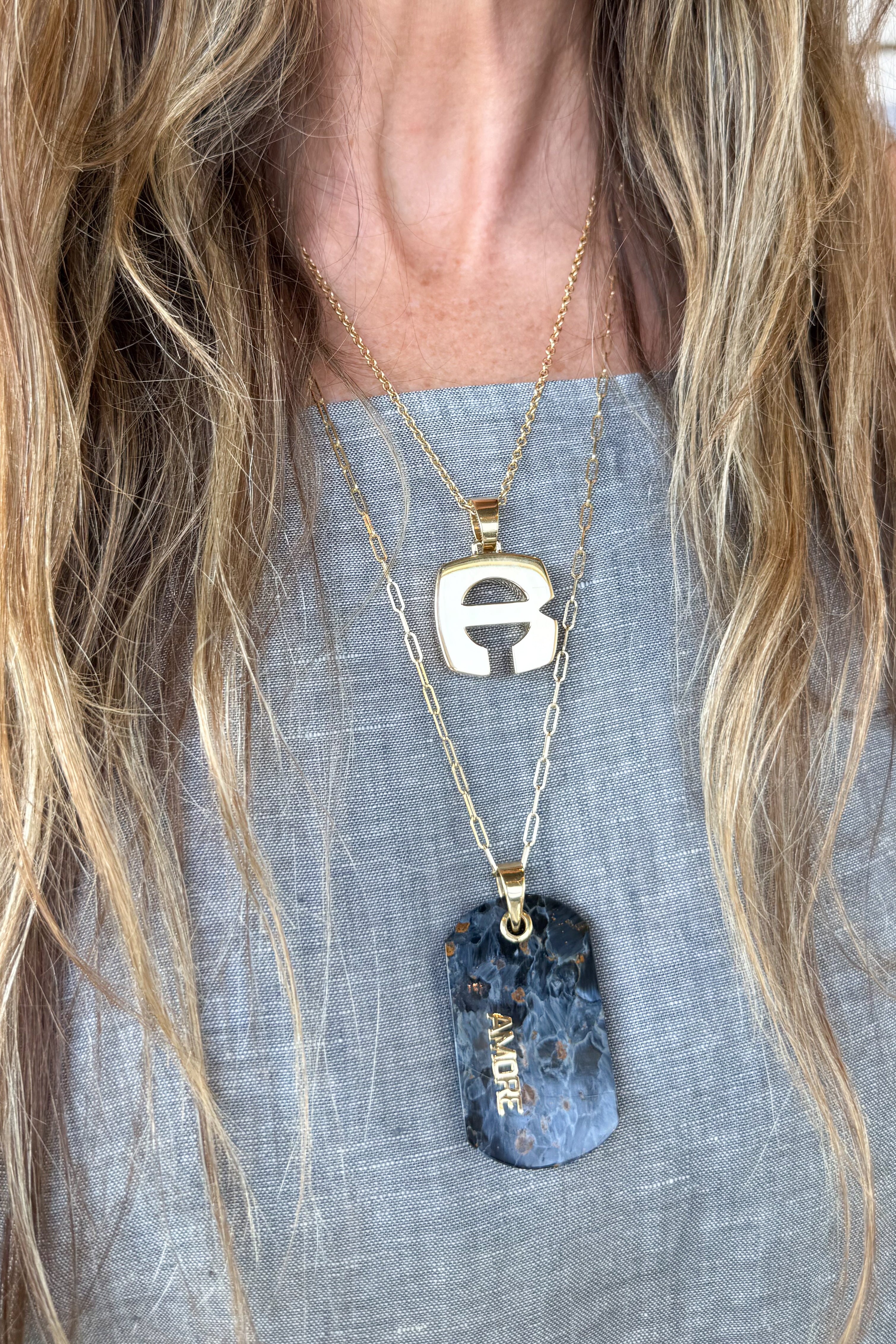 Gold Splendente "R" Initial Pendant
