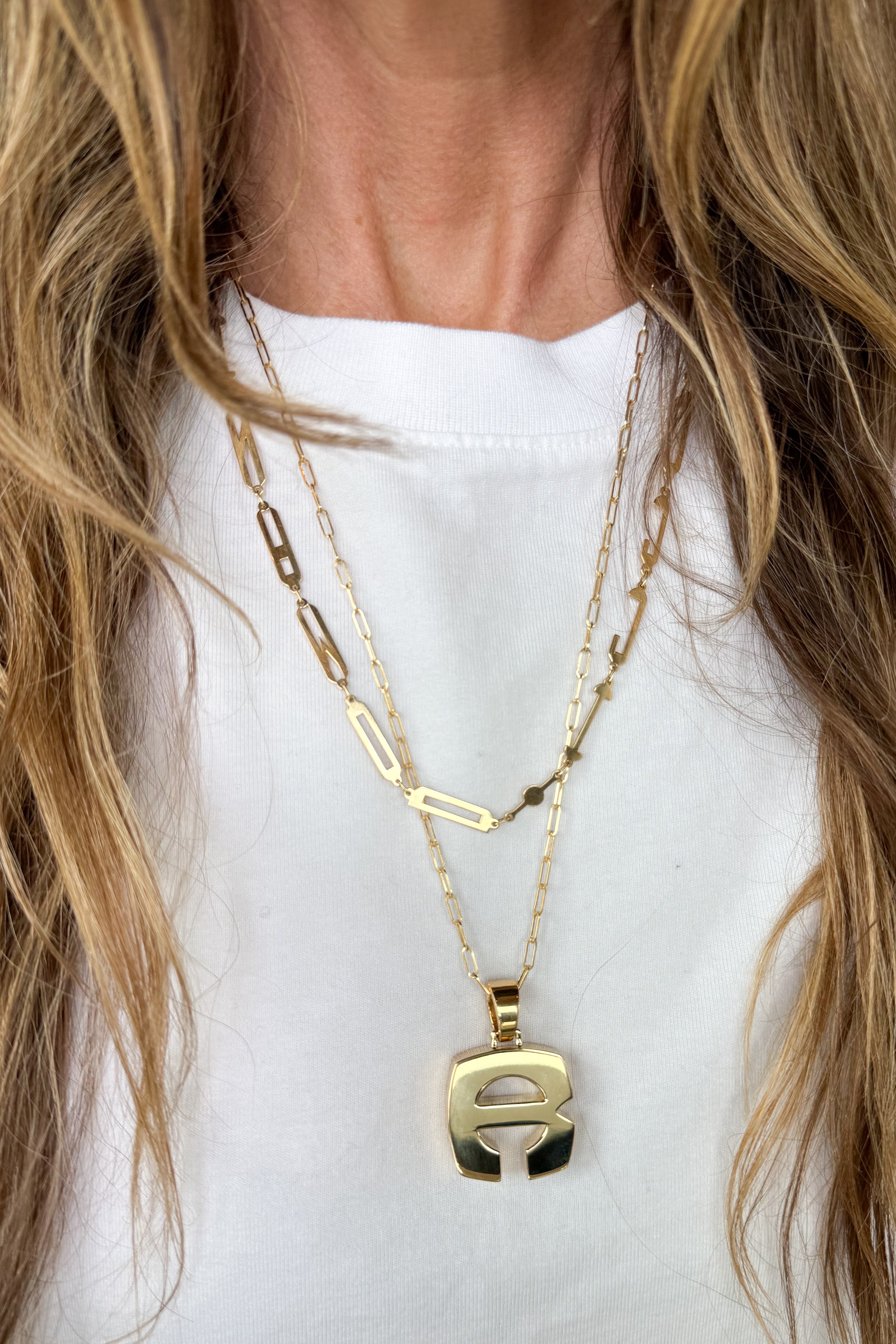 Gold Splendente "R" Initial Pendant