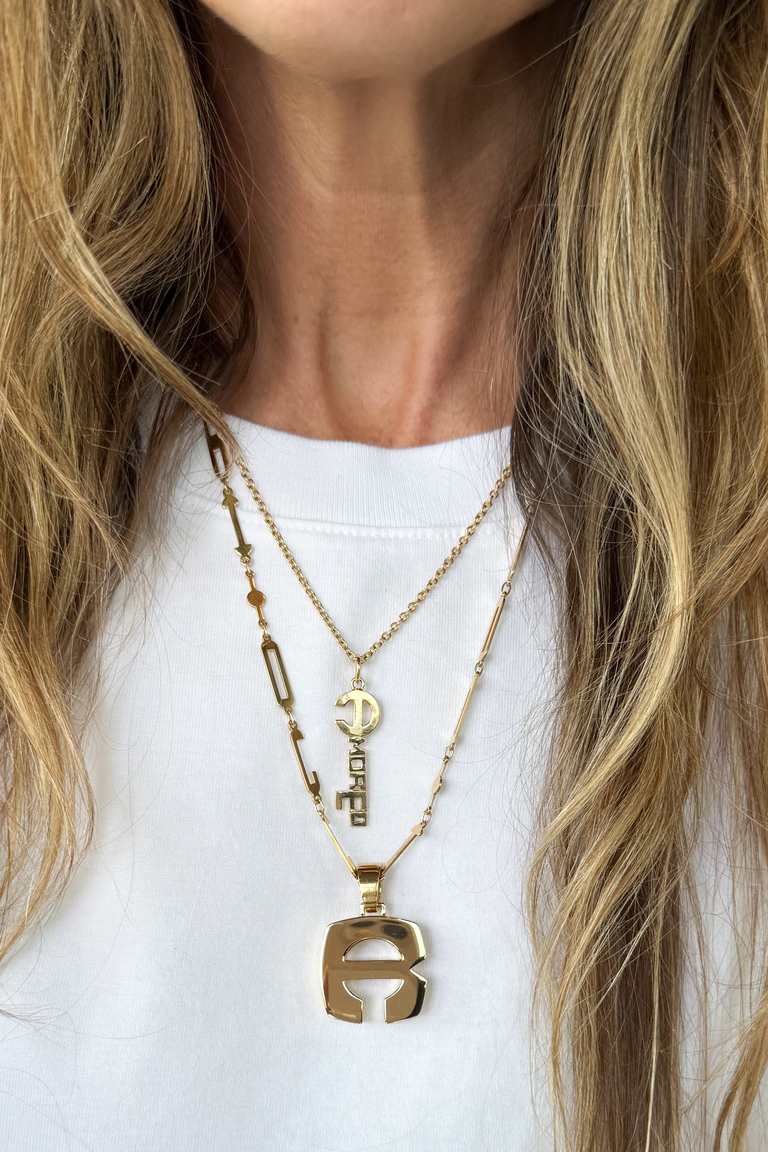 Gold Splendente "R" Initial Pendant