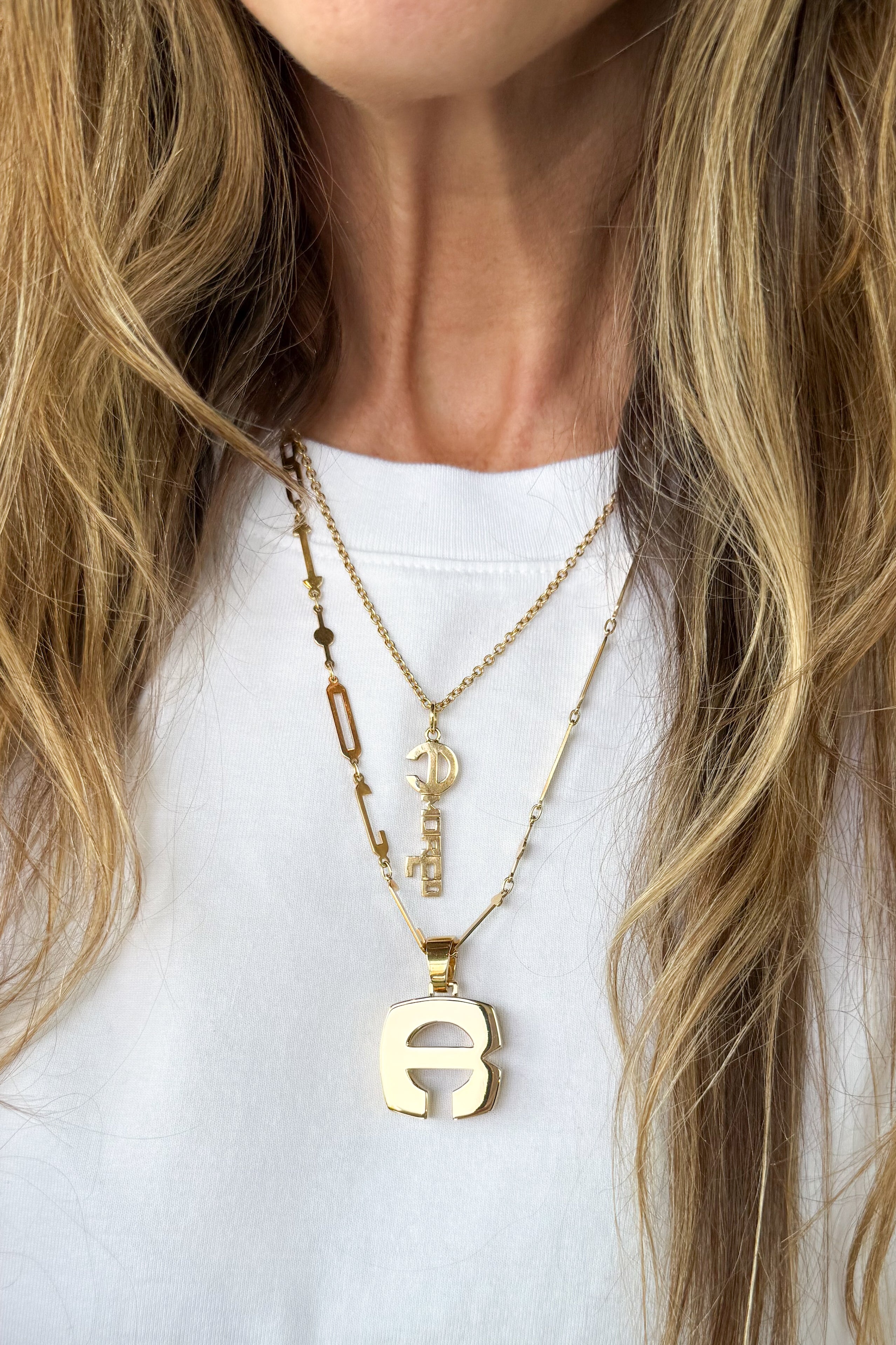 Gold Splendente "R" Initial Pendant