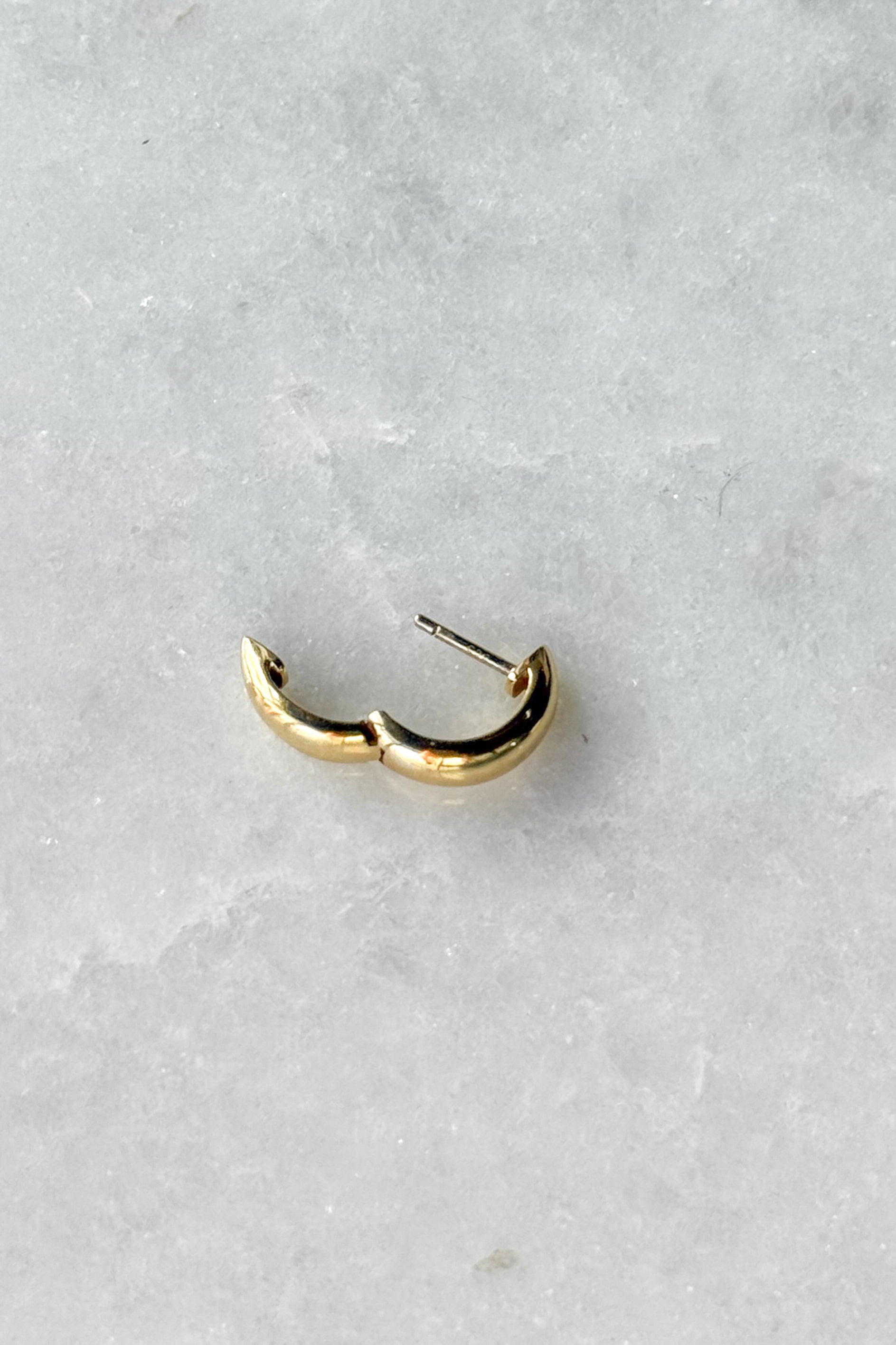 Chunky Graduated Huggie Hoop Earring