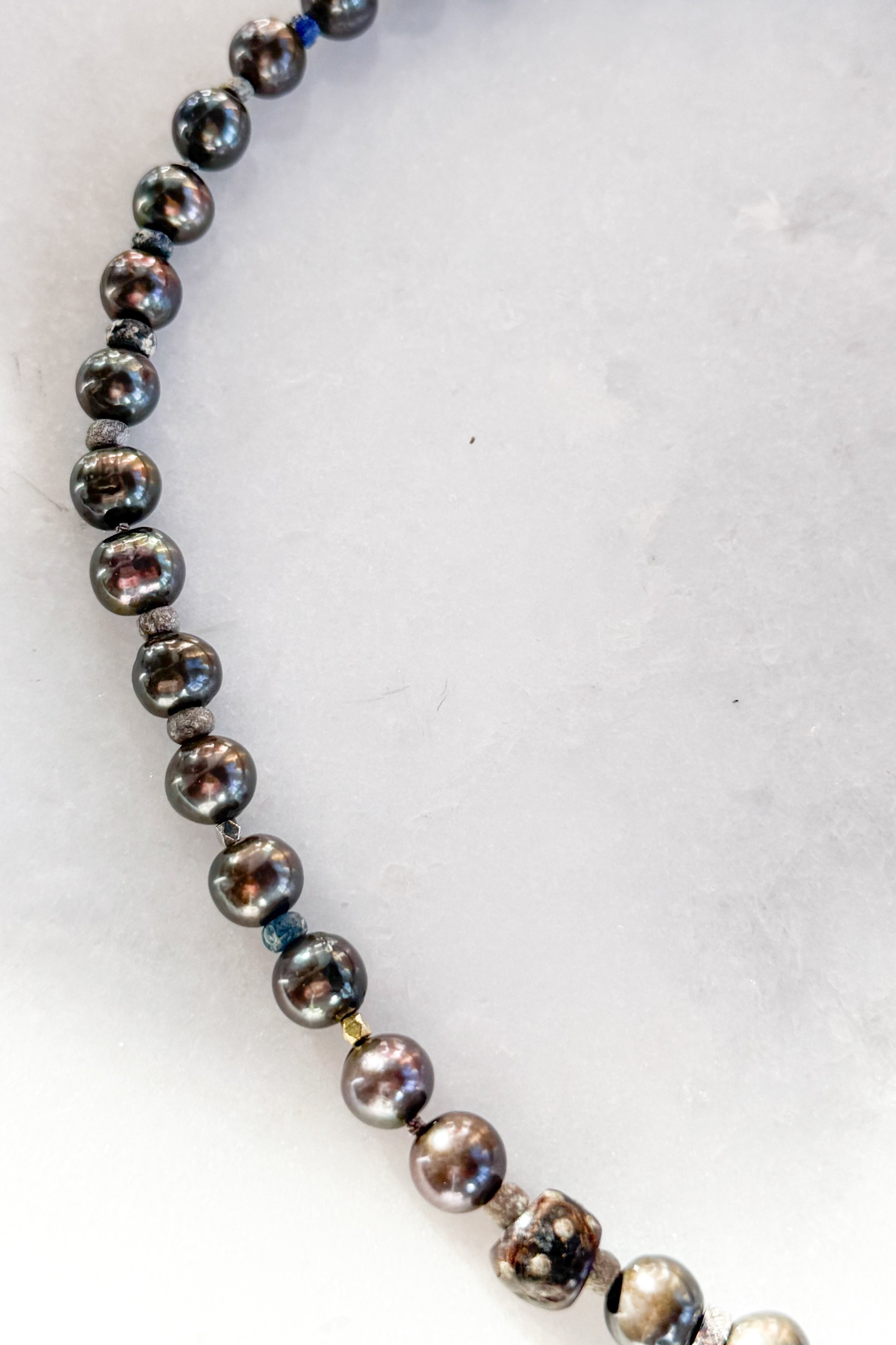 Metallic Nila Pearl Necklace