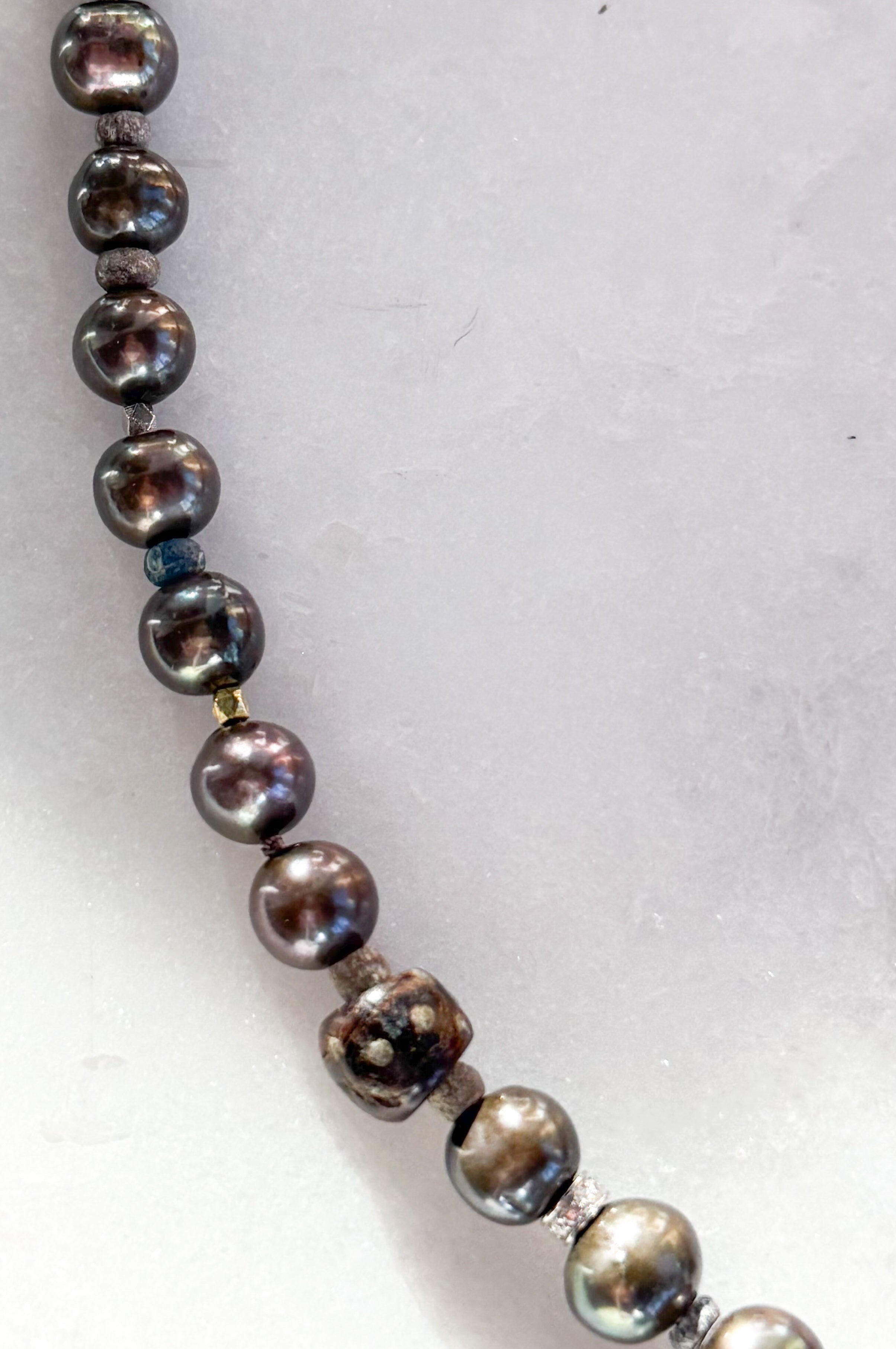 Metallic Nila Pearl Necklace
