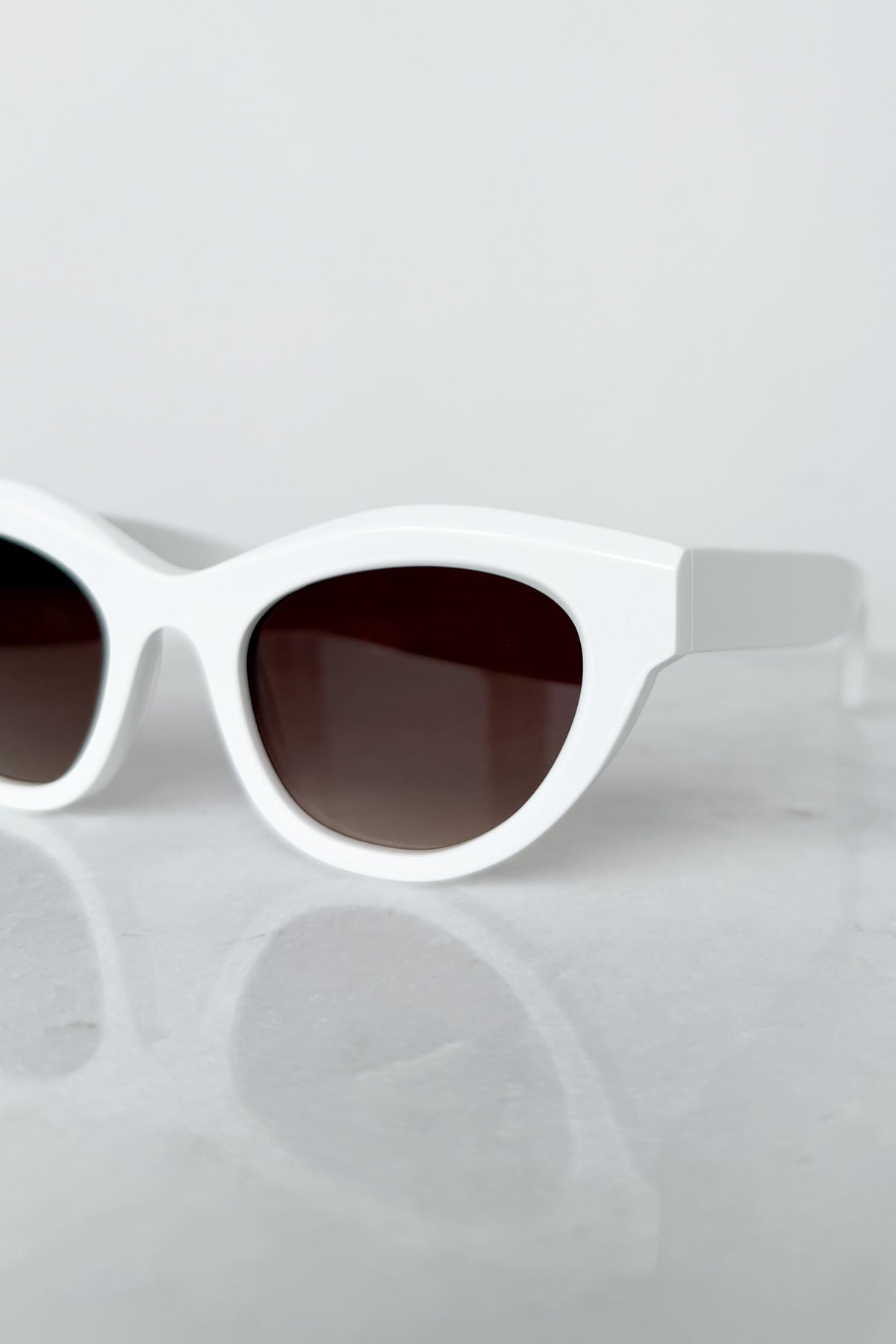 Delicacy White Sunglasses