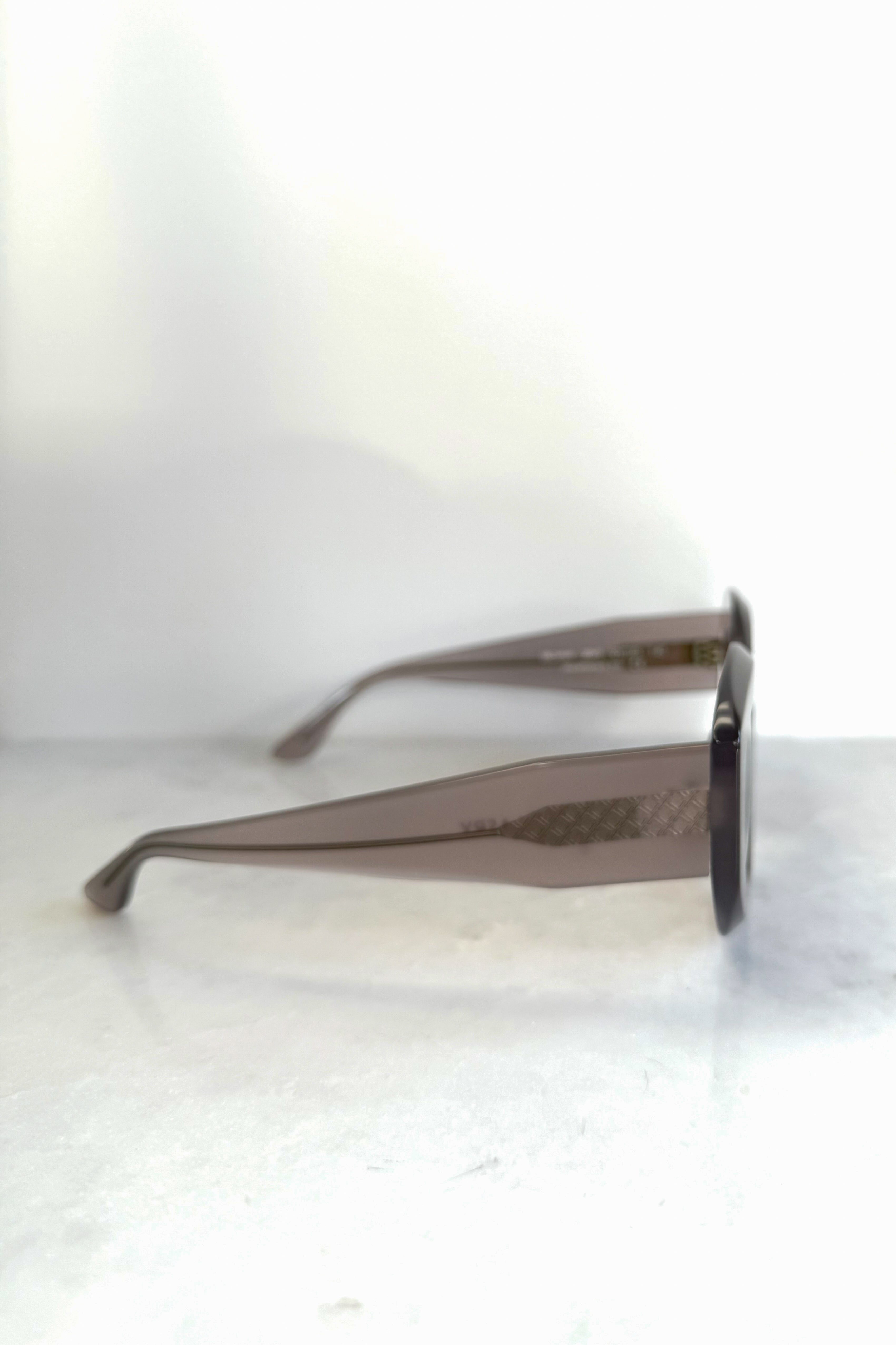 Trophy Milky Smoke Sunglasses