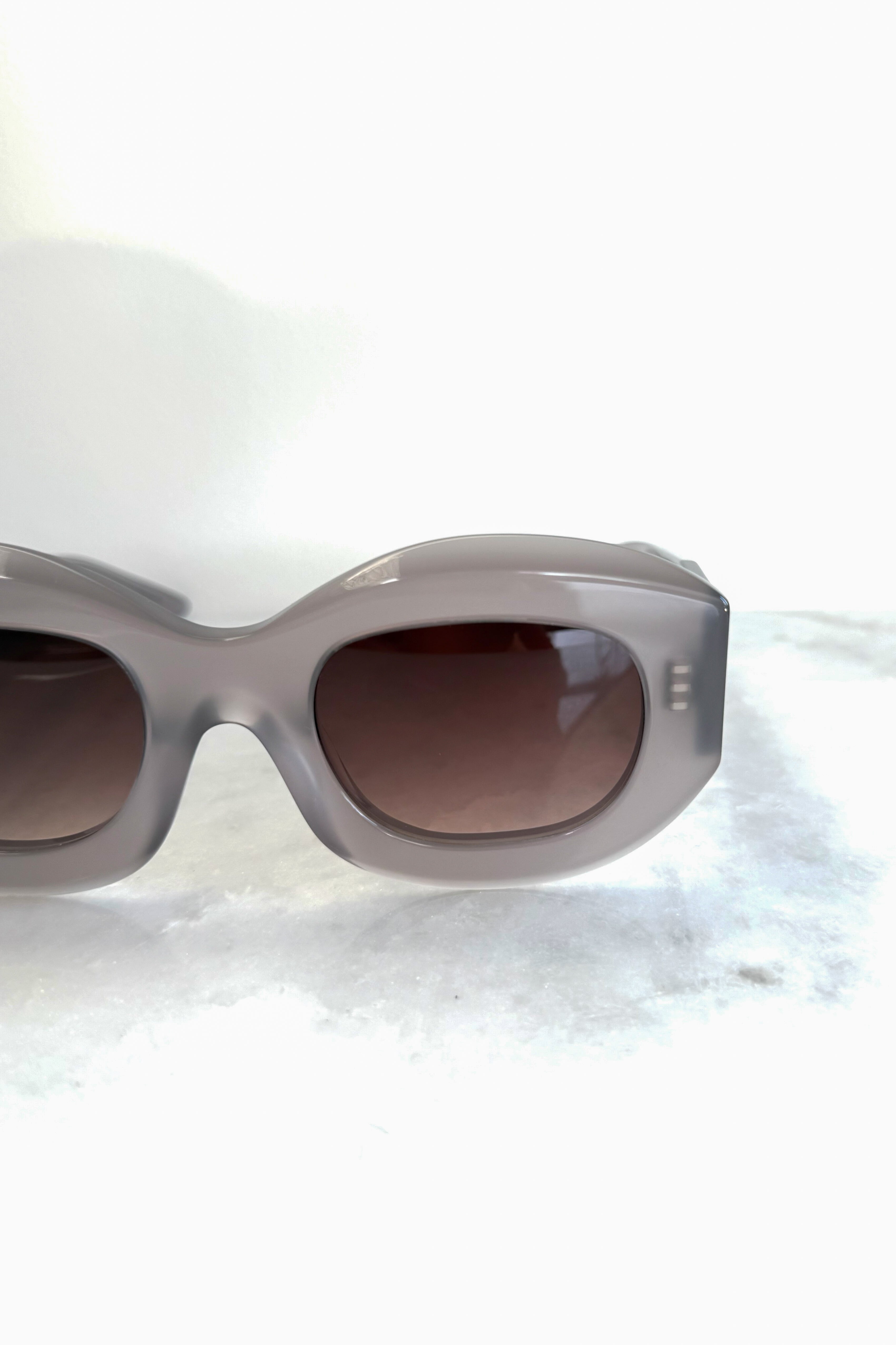 Trophy Milky Smoke Sunglasses