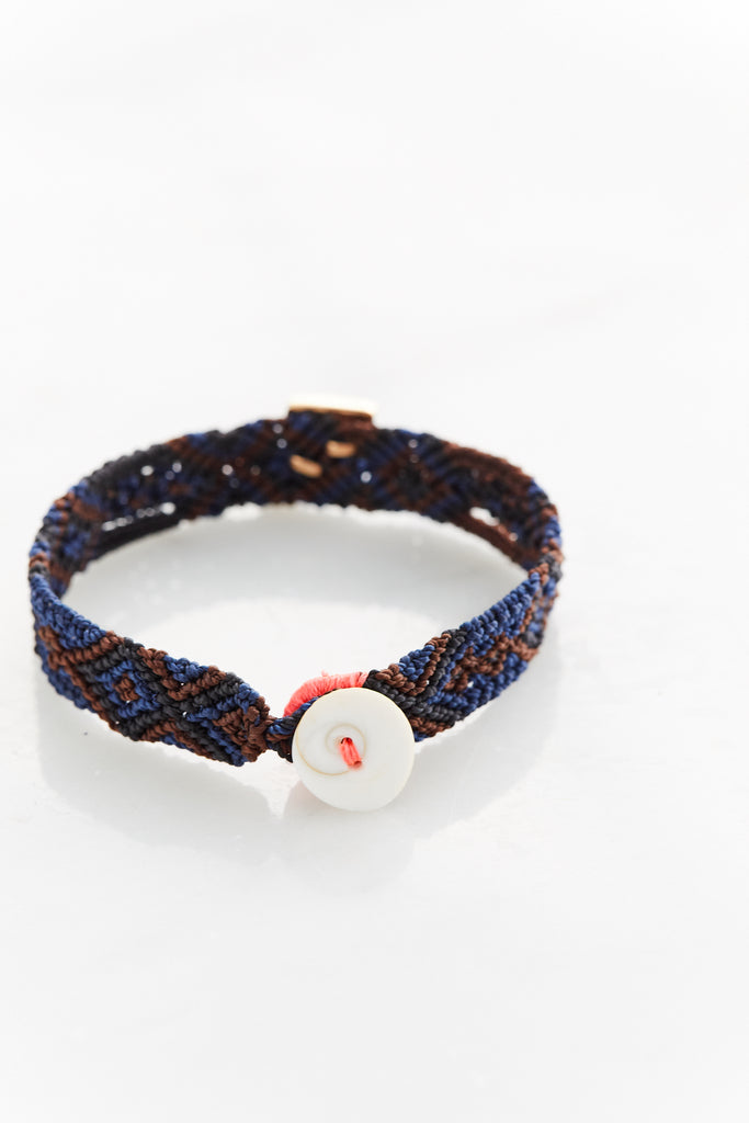 Classic Onyx Shark Fin on Blue Wave Bracelet