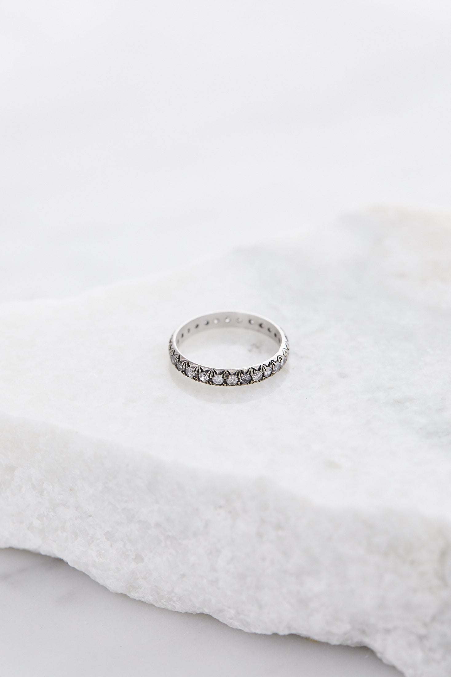 Attelage French Cut Pave Band